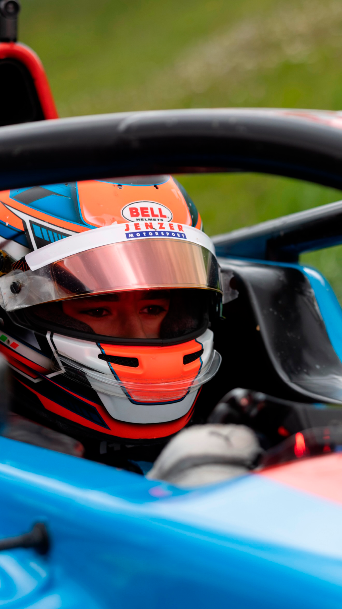 Nicolás Cortés, un joven piloto mexicano preparándose para pisar el acelerador a toda potencia en circuitos europeos F4.